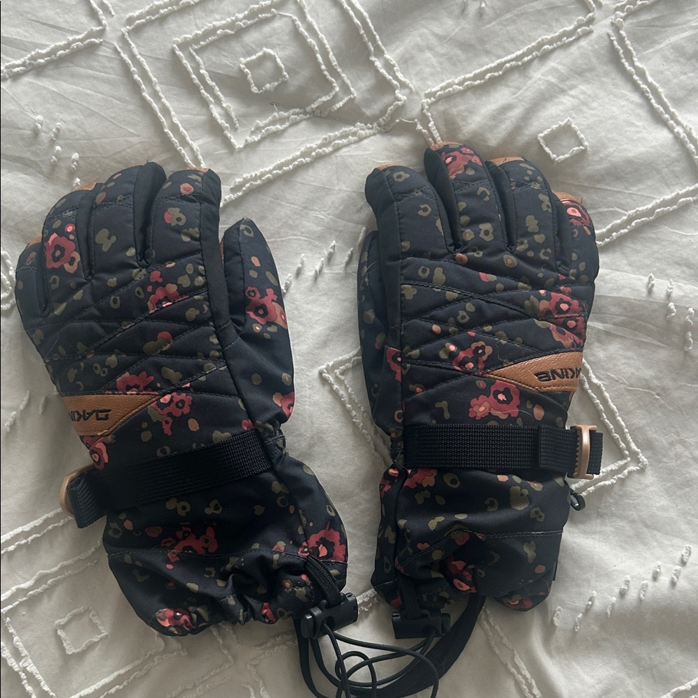 Dakine Black Snowboard Gloves with Pink Floral Print